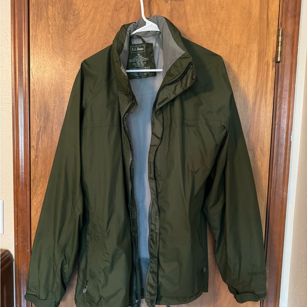 LL Bean Men’s Stowaway Gortex Wind & Rain Jacket in excellent condition
